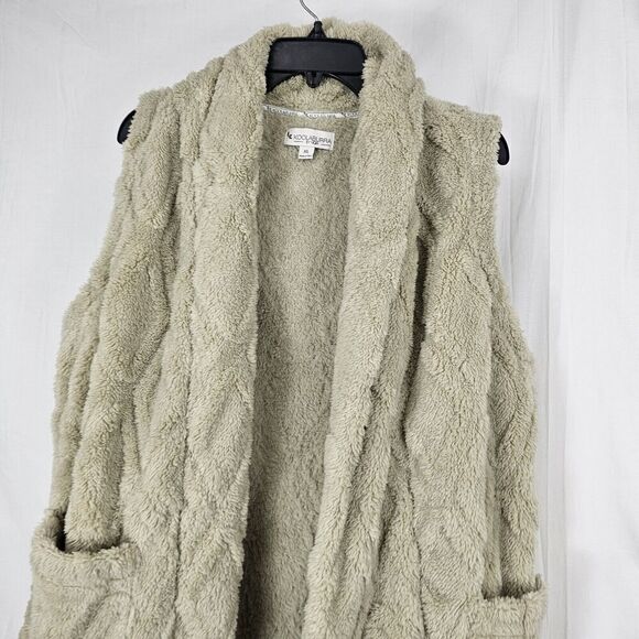 Koolaburra by UGG Embossed Cozy Sherpa Fleece Vest Pelican | Jender Women's XL - Picture 3 of 7
